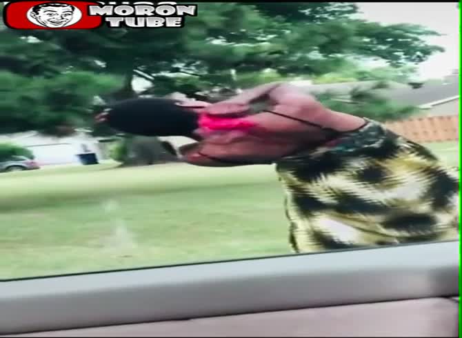 Video :A woman on drugs brutally dismembers herself in a widely shared video (Warning - disturbing)